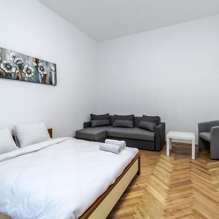 City Shalom Apartment Liov Exterior foto