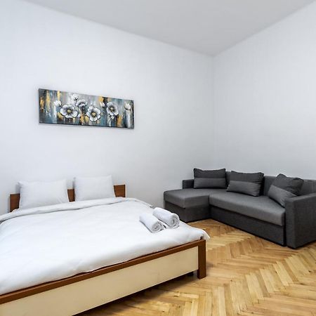 City Shalom Apartment Liov Exterior foto