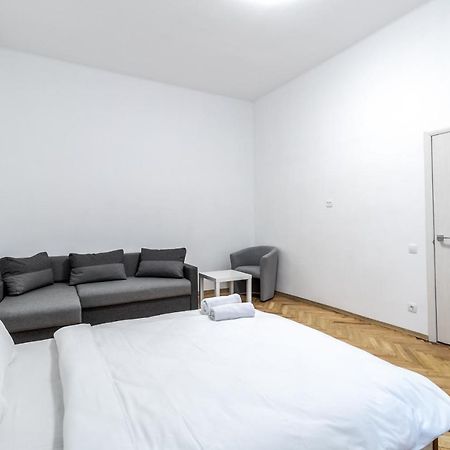 City Shalom Apartment Liov Exterior foto